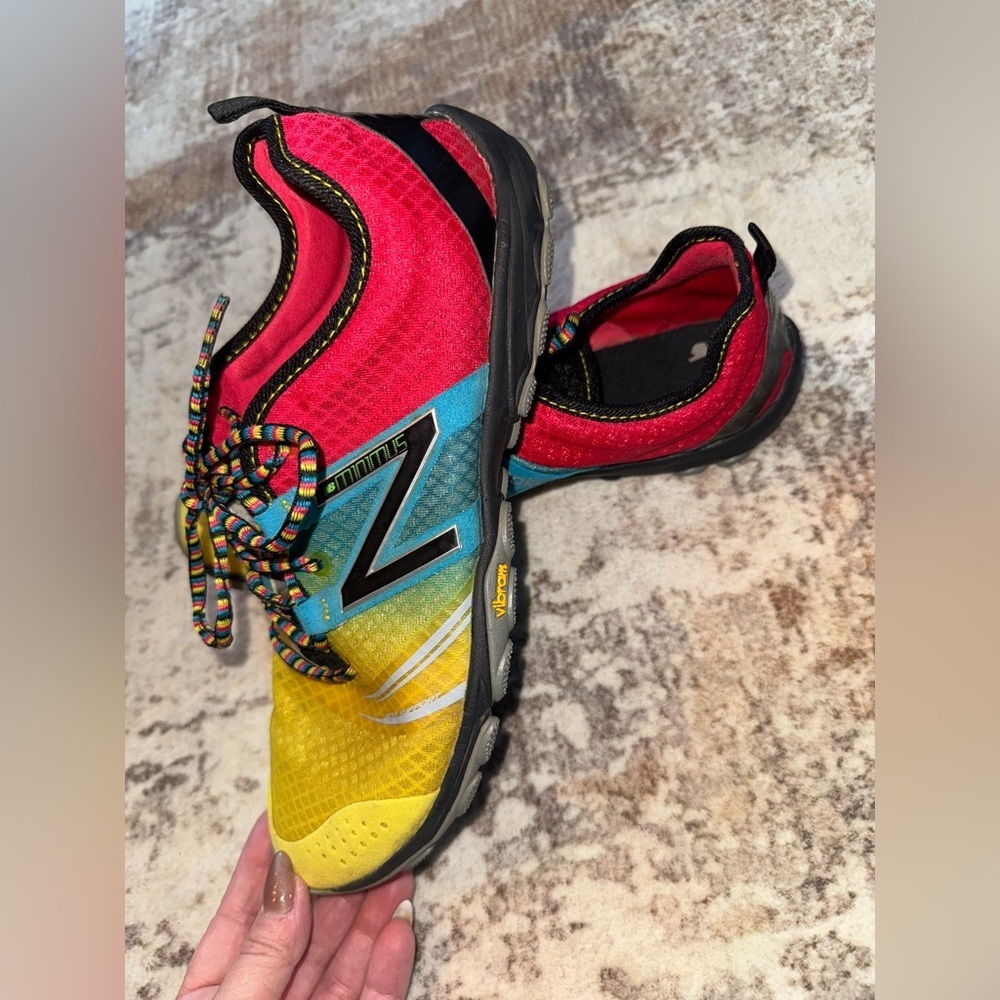 New Balance Minimus Trail Shoes size 9 WT20M2 Red/blue/yellow Multicolor Sneaker - Picture 6 of 13